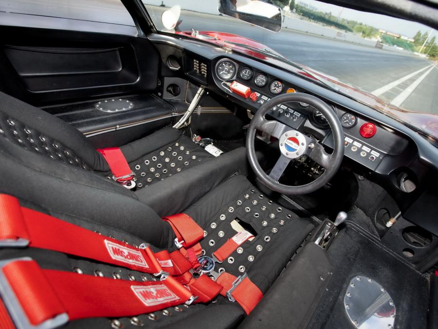  Ford GT40 Race Car 1966 года  (фото 4 из 8)